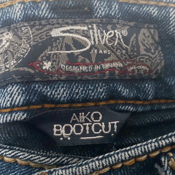 Vintage low waisted Silver jeans. Size 28. - Picture 3 of 4